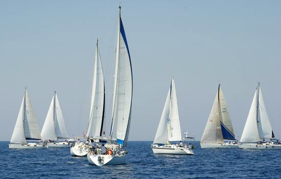 Kuşadası'nın ilk yarışında 18 tekne start aldı